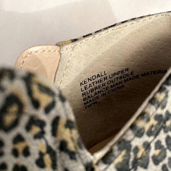 Crown & Ivy Kendall Leopard Print Ankle Booties Leather Size 7 Wide - Picture 8 of 8